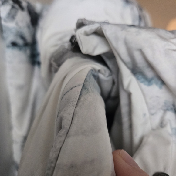 66 North Dyngja Mountain-print Hooded Down Ski Jacket size XL - Picture 5 of 6